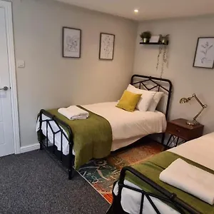 Morris Lodge, - 1 Bedroom, Free Wifi & Parking Apartment